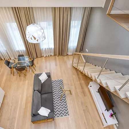 Lumiere Apartment *